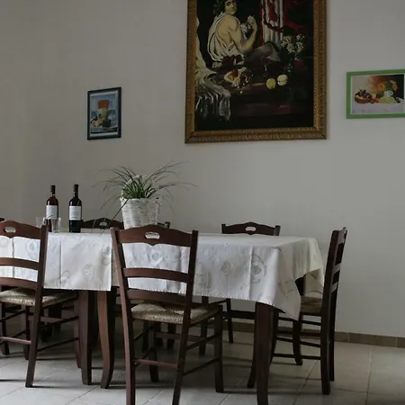 Meridiana Bed & Breakfast *
